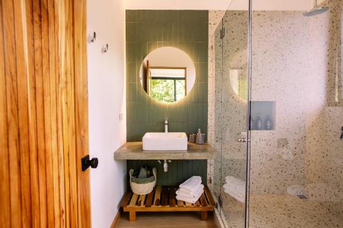 Ένα μπάνιο στο MAUMA Forest Villas - Fireplace & Amazing Views