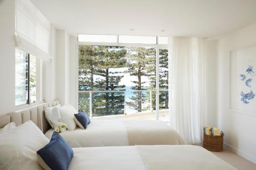 Una cama o camas en una habitación de Manly Luxe