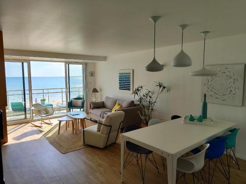 Superbe appartement moderne face mer - Wifi gratuite - Proche commerces et plage - FR-1-323-257