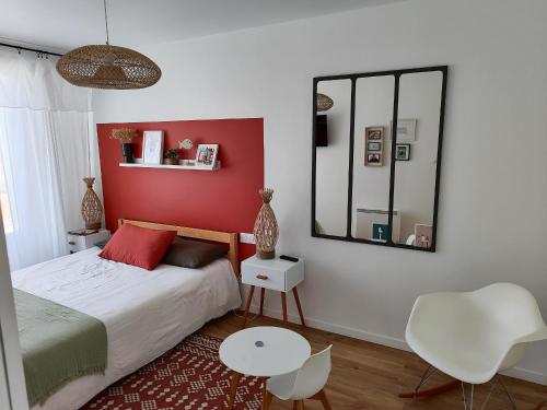 Posteľ alebo postele v izbe v ubytovaní Superbe appartement moderne face mer - Wifi gratuite - Proche commerces et plage - FR-1-323-257