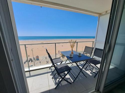 Studio cabine avec balcon près des commerces - FR-1-323-424