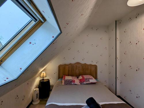 a bedroom with a bed in a attic at Gîte paisible près de l'Indre, proche de la nature, 2 chambres - FR-1-591-750 in Buzançais