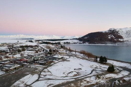an aerial view of a town next to a body of water at 2BR Stay with Fireplace Hot Tub BBQ - Tasman in Lake Tekapo