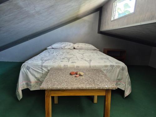 a bed with a table with fruit on it at Casa Carambola Bioluminicencia, Tortuga y Quesera in Paquera