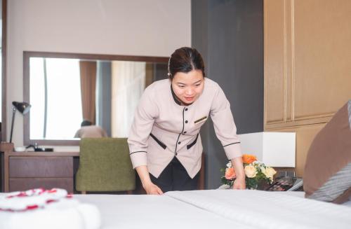 a woman in an office looking at a table at Bien Bac Hotel in Móng Cái