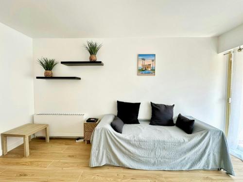 50 des plages Jolie studio centre juan les pins