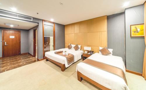 a hotel room with two beds in a room at Bien Bac Hotel in Móng Cái
