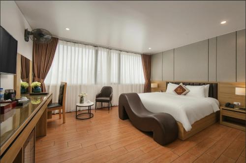 Postel nebo postele na pokoji v ubytování Lam Anh Hotel 3 Ngoại Giao Đoàn BT5-16