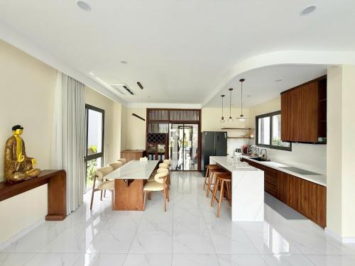 Kuchyň nebo kuchyňský kout v ubytování Casa Passion Villa Hồ Tràm