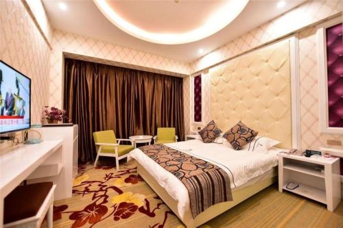 a hotel room with a bed and a table and chairs at Dali Dayu Hotel in Dali