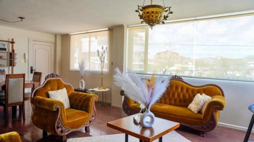 Χώρος καθιστικού στο Mustard Apartment -Centrally located in Cuenca