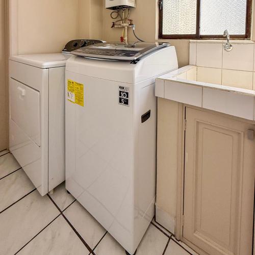 Η κουζίνα ή μικρή κουζίνα στο Mustard Apartment -Centrally located in Cuenca