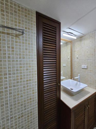 Un baño de SAAY THANKS,Nimman CNX on 8th floor