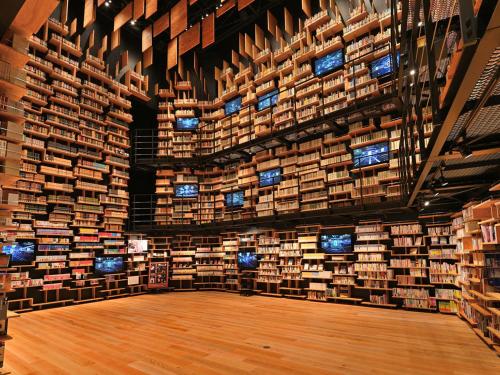 a large room filled with lots of books at IN THE LIBRARY hotel and books TOKOROZAWA - Opening in 15th July 2025 in Tokorozawa