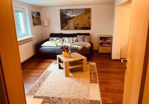Postel nebo postele na pokoji v ubytování Ferienwohnung Glusavinahüsle