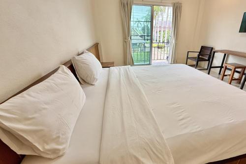Postel nebo postele na pokoji v ubytování PalmHug Hotel