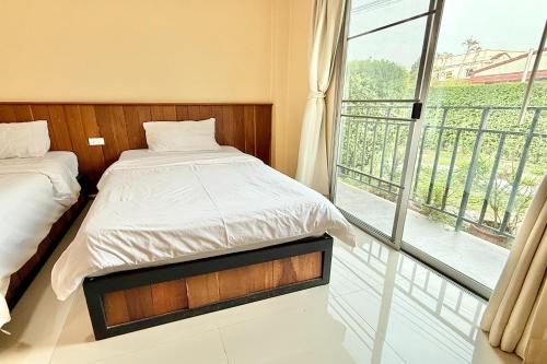 Postel nebo postele na pokoji v ubytování PalmHug Hotel