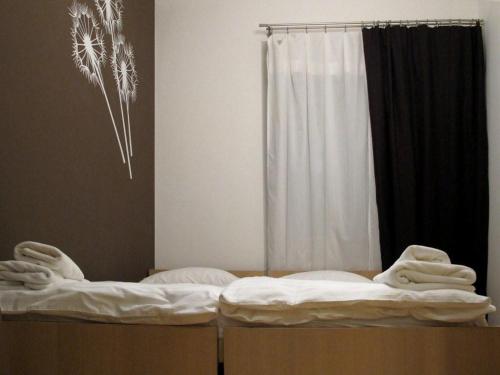 Säng eller sängar i ett rum på University Apartments
