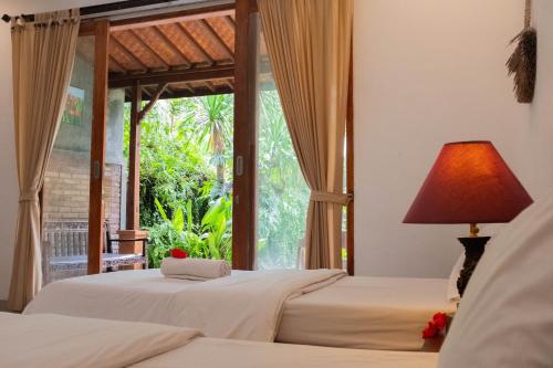 Postel nebo postele na pokoji v ubytování Bramasa Ubud Guest House