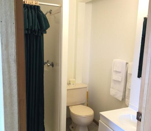 Ένα μπάνιο στο North Adventure Inn