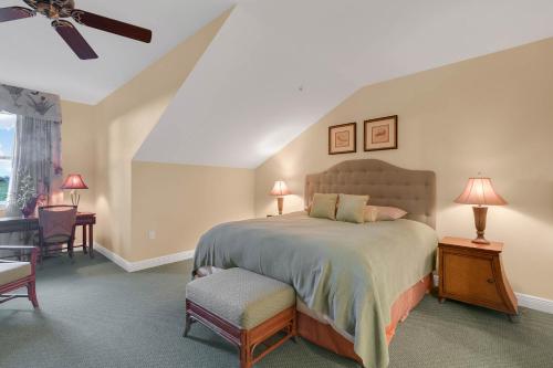 a bedroom with a large bed and a ceiling fan at 3 Bedrooms 25 Bathrooms Reunion Resort 1589 Hc in Orlando
