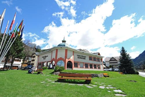 a building with a bench in front of it at Apartments Villa Venezia Luxury in Ortisei
