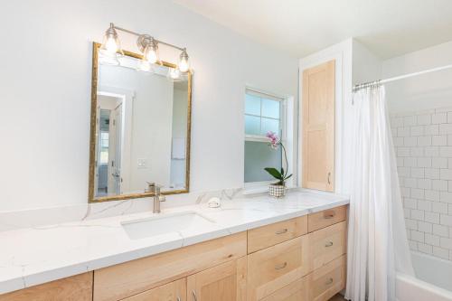 a bathroom with a sink and a mirror at Pili Aloha in Princeville
