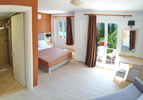 Gallery image of Vliho Bay Boutique Hotel in Yénion