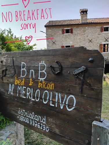 a sign for a bar and kitchen at mercado olivo at al Merlo Olivo, rural istrian house in Buje