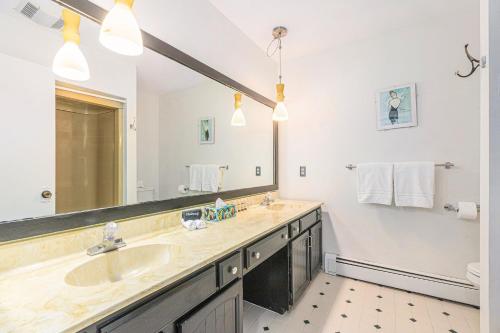 a bathroom with two sinks and a large mirror at Bright 4BDR Home by Lake MI Arcadia Bluffs Portage Lake More in Arcadia