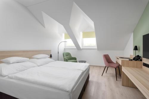 Postel nebo postele na pokoji v ubytování Hunguest Hotel Flóra