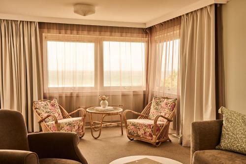 Posezení v ubytování Sola Strand Hotel