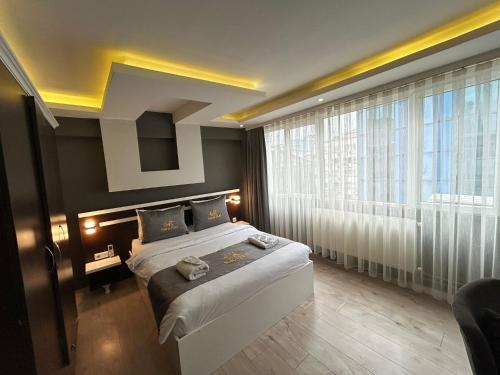 Postel nebo postele na pokoji v ubytování SARA SUİT HOTEL