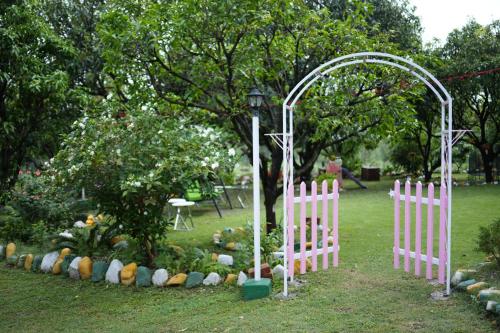 Taman di luar Vida Homestay
