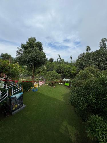 Taman di luar Vida Homestay