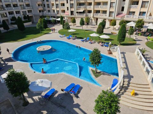 Πισίνα στο ή κοντά στο Comfy Flat Sea View & Strong Wi-Fi