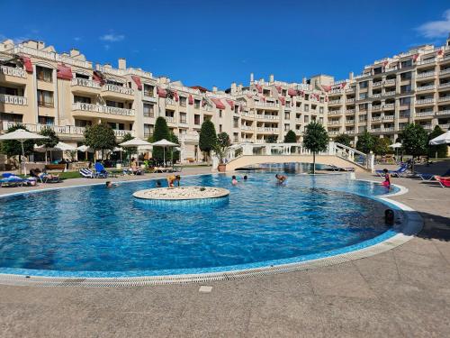 Πισίνα στο ή κοντά στο Comfy Flat Sea View & Strong Wi-Fi