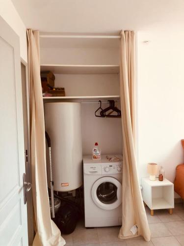 Avignon appartement en face des remparts, parking