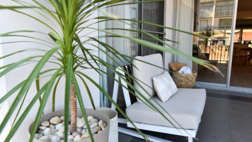 Χώρος καθιστικού στο Canal Breeze Retreat