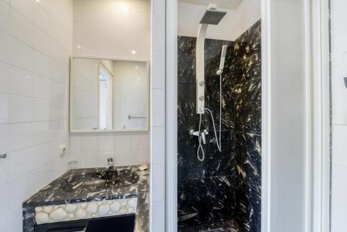 a bathroom with a sink and a mirror at Meschermolen in Mesch