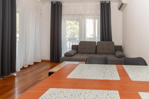 Apartment Martin Makarska, 80m from the beach