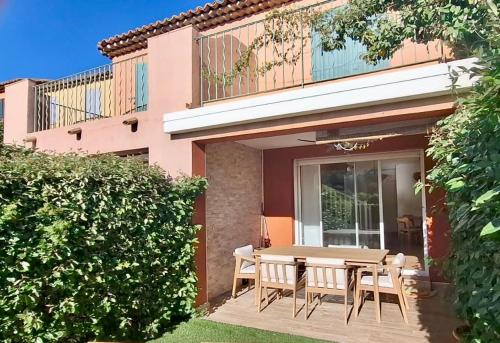 Villa nichée sur golf & piscine