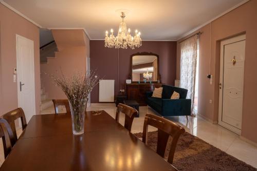 Foto Elegant 3BR Seaside Home with Great View 4