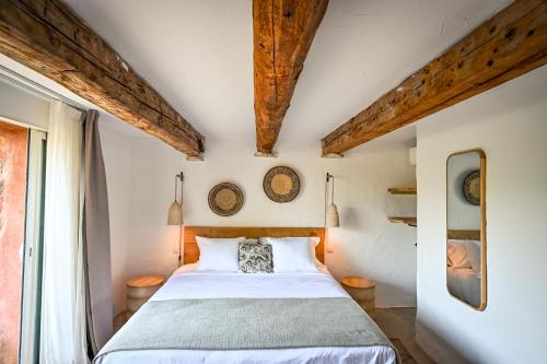 a bedroom with a bed and a window at LES TERRASSES DE LORGUES - B&B de charme en Provence in Lorgues