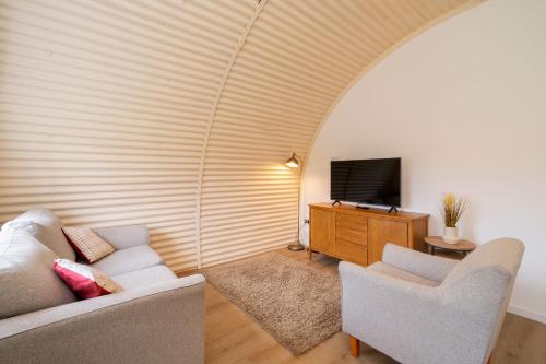 Телевизор и/или развлекательный центр в Cultybraggan Hut 38 - Accessible