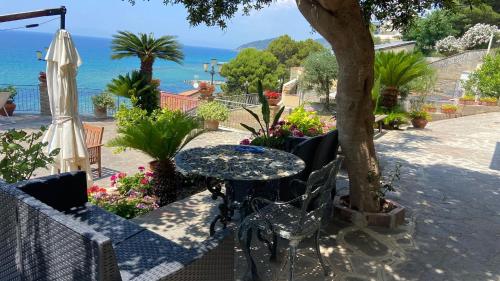 Galeriebild der Unterkunft Donna Laura Sea Front in Santa Maria di Castellabate