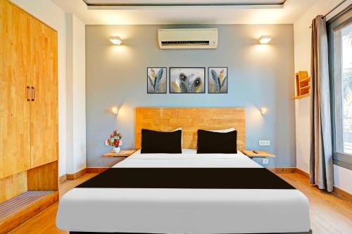 a bedroom with a large bed in a room at Hotel O Sector 49 Sohna Road in Gurgaon