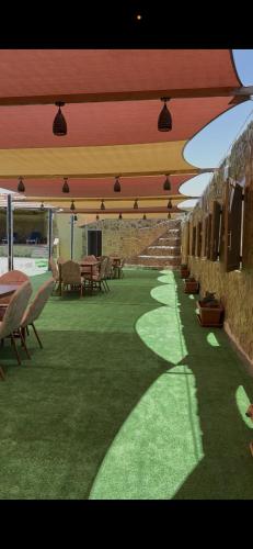 Restaurace v ubytování شاليهات تلال اشتفينا