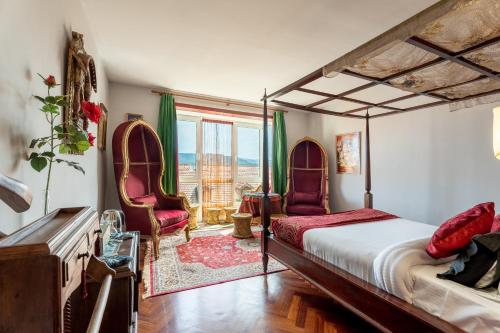 A bed or beds in a room at Hotel Kerala