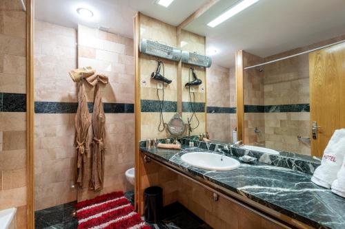 A bathroom at Hotel Kerala